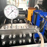 Horizontal ultra-high pressure plunger pump